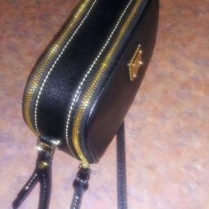 💐 A mini Dooney crossbody bag💐